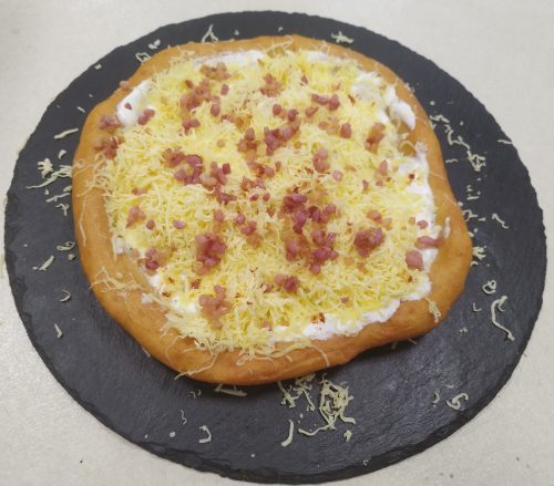 Baconos lángos