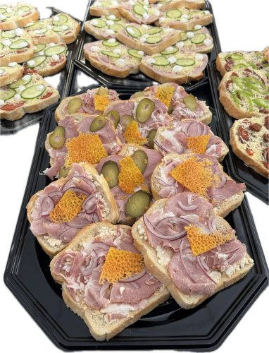 Tarjás-tojáskrémes szendvicstál 10db